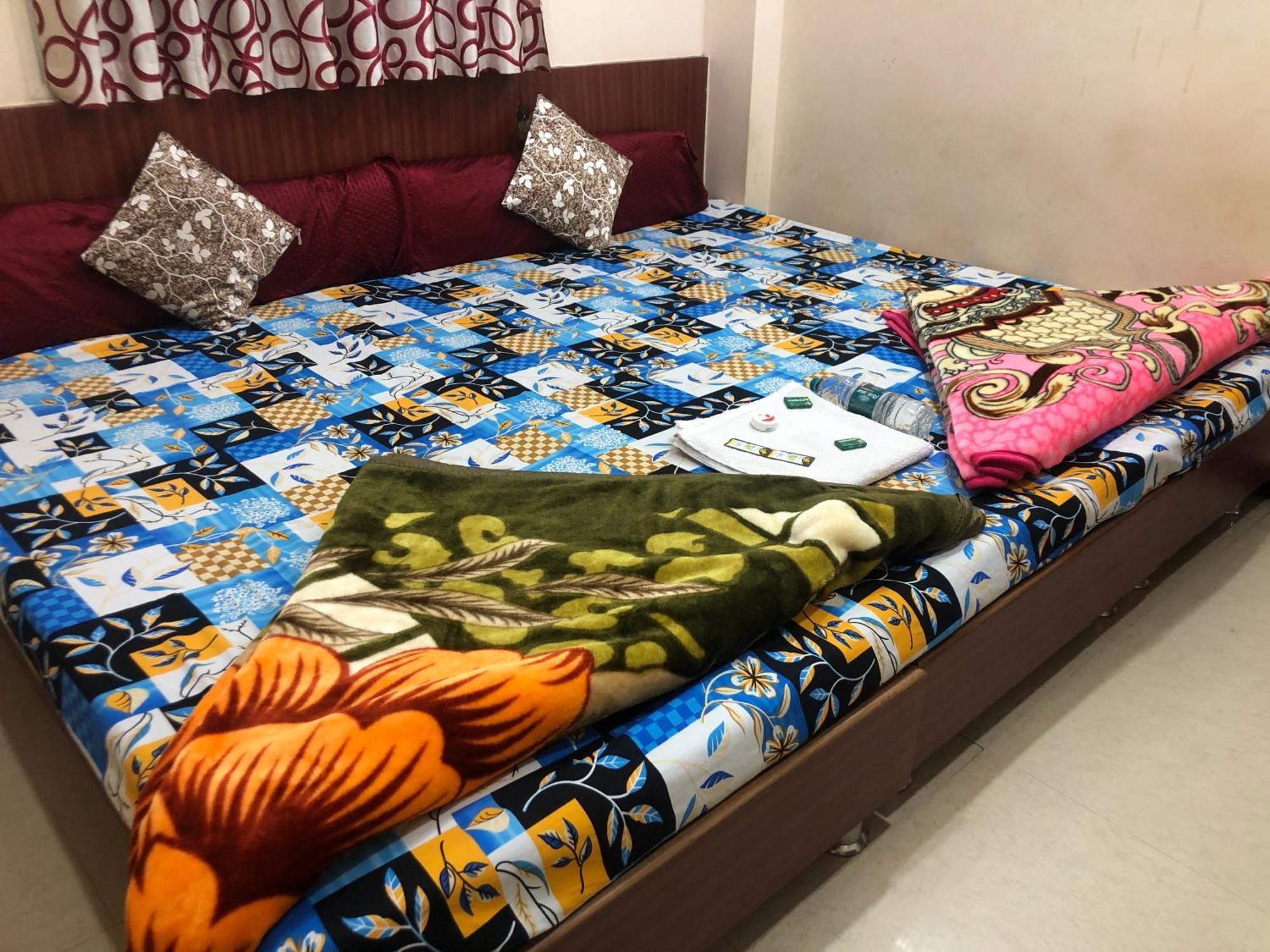 New Yanti Guest House اوجاين المظهر الخارجي الصورة